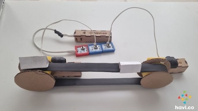 13-objects-on-belt-conveyer-belt